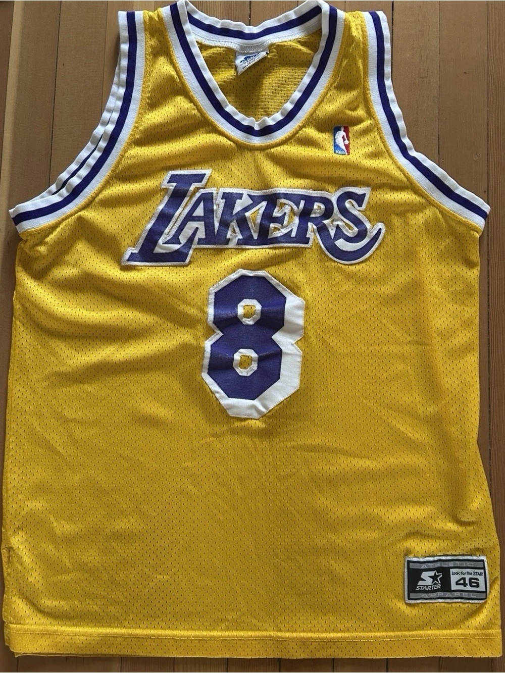 Vintage Lakers Kobe Bryant Starter Jersey (Men’s medium)